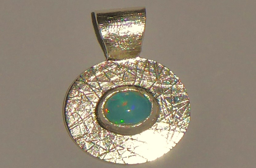 Welo-Opal Silberanhänger